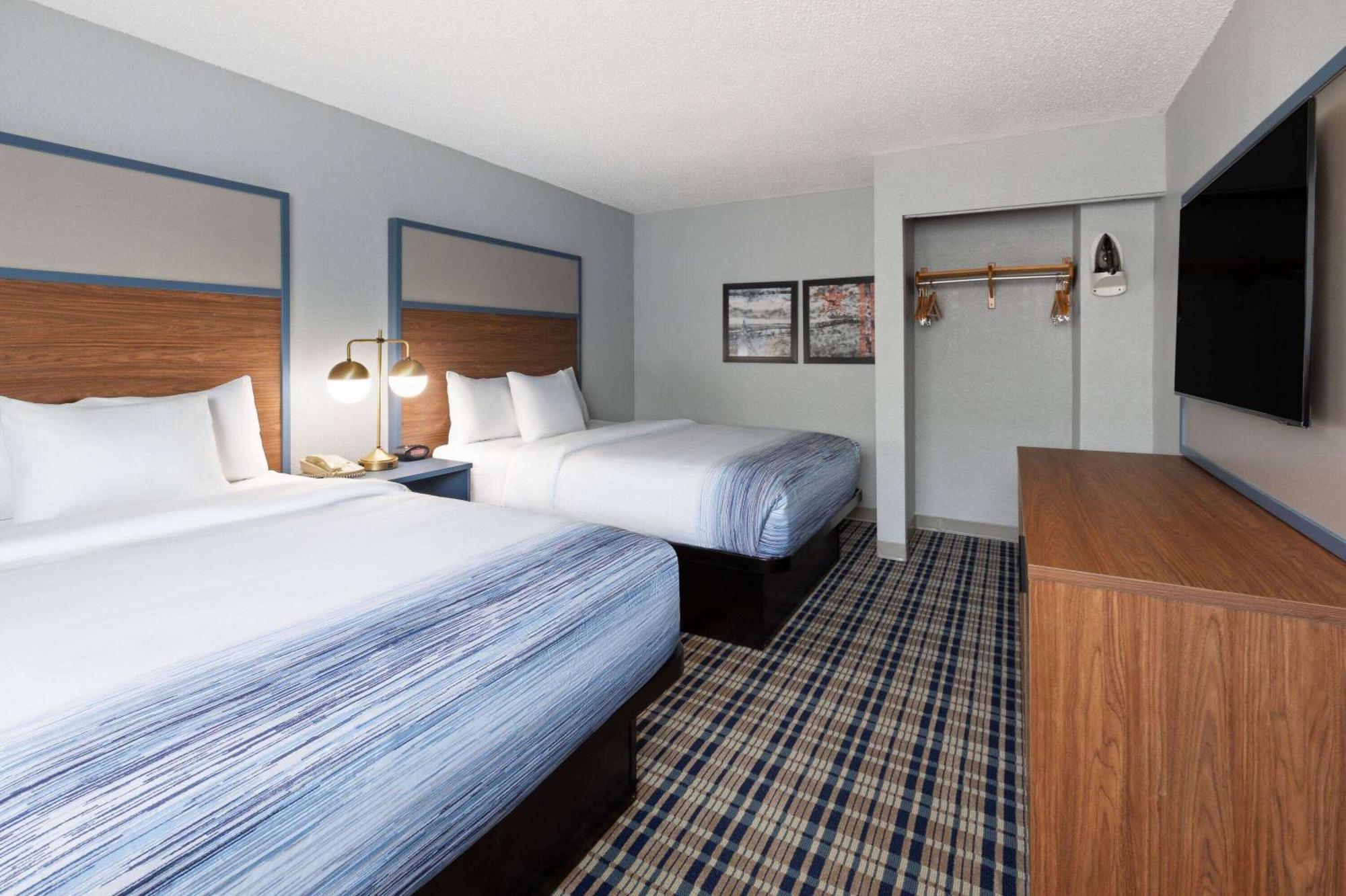 Pioneer Inn & Suites Grinnell Экстерьер фото