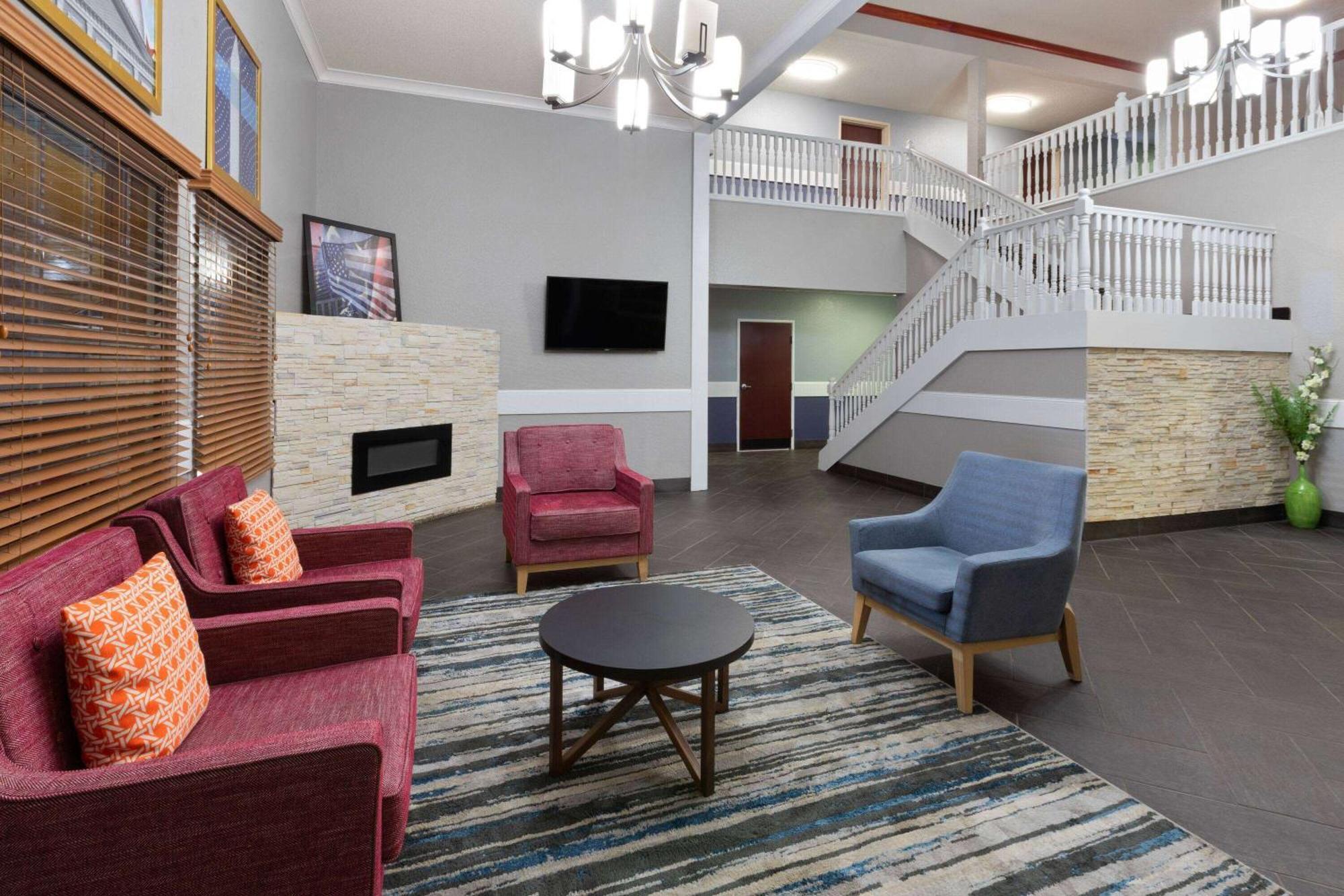 Pioneer Inn & Suites Grinnell Экстерьер фото